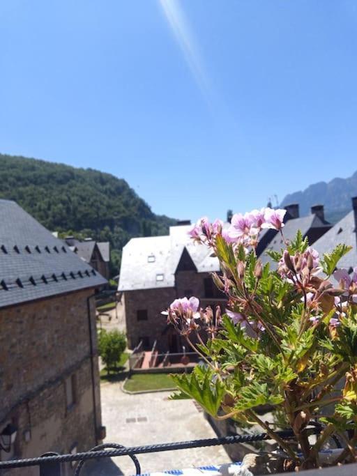 Atico En Pleno Pirineo Appartement El Pueyo de Jaca Buitenkant foto