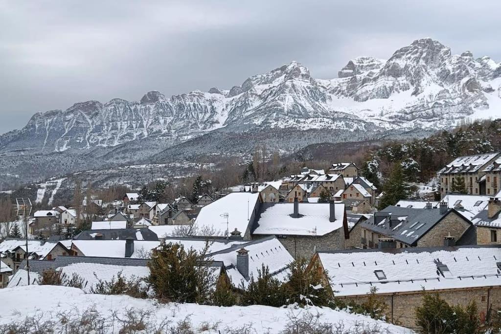 Atico En Pleno Pirineo Appartement El Pueyo de Jaca Buitenkant foto