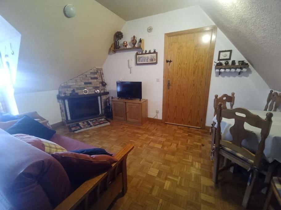 Atico En Pleno Pirineo Appartement El Pueyo de Jaca Buitenkant foto