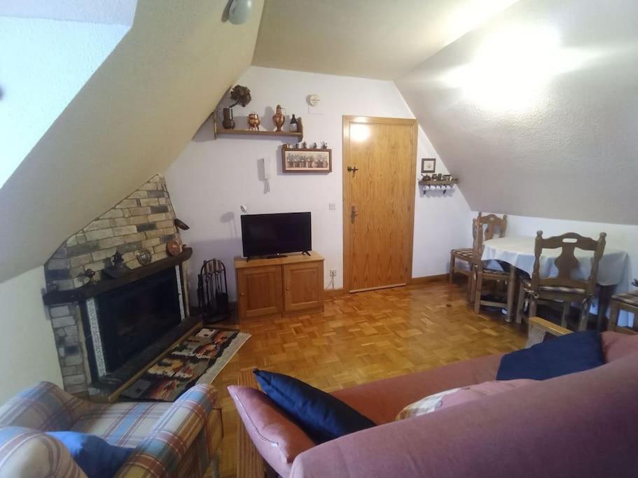 Atico En Pleno Pirineo Appartement El Pueyo de Jaca Buitenkant foto